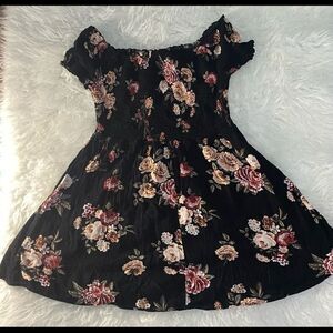 Floral Dress
Off the Shoulder Maxi Dress
By: Timing
Size Small